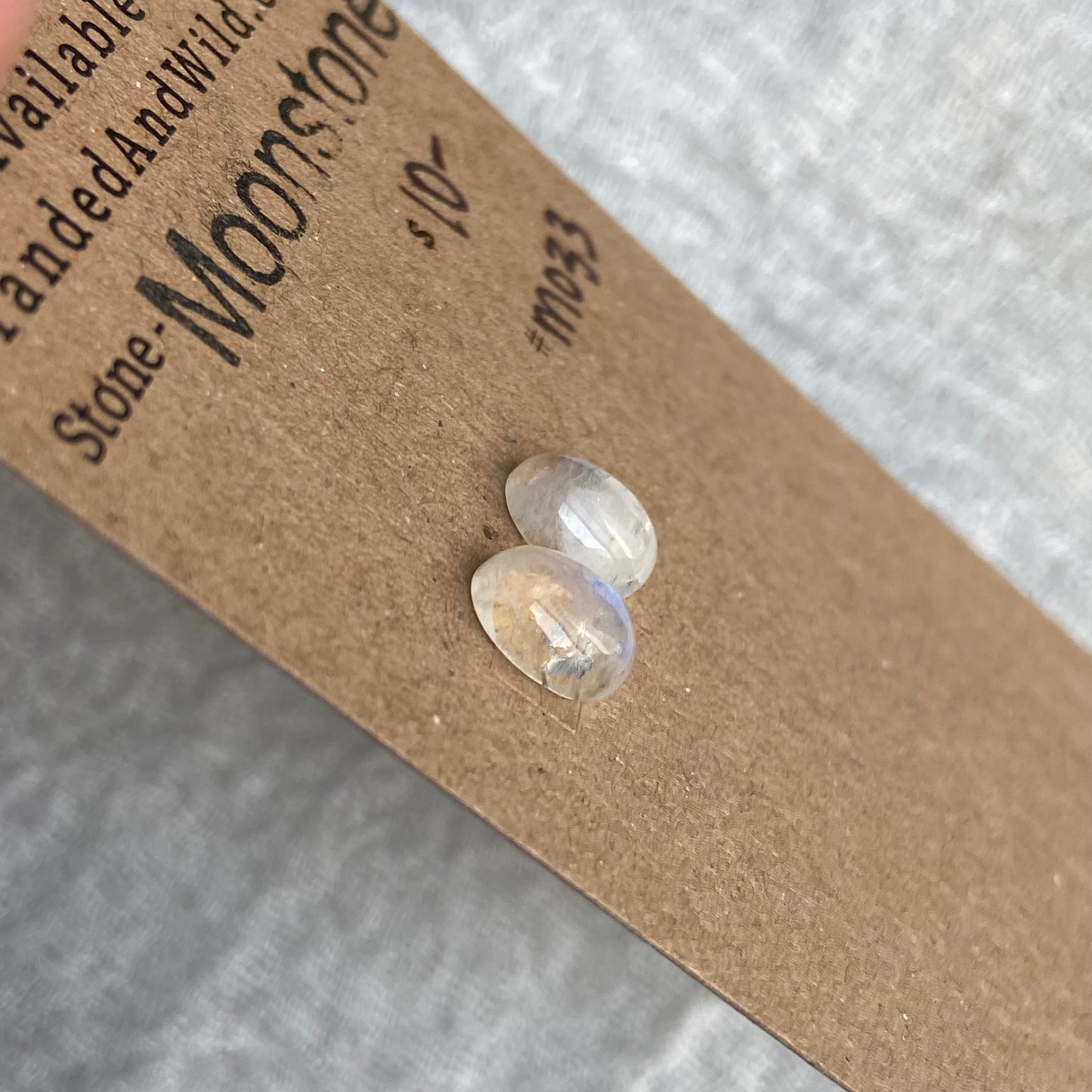 Moonstone cabochon - M033