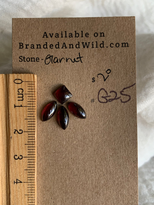 Garnet Cabochon - G25