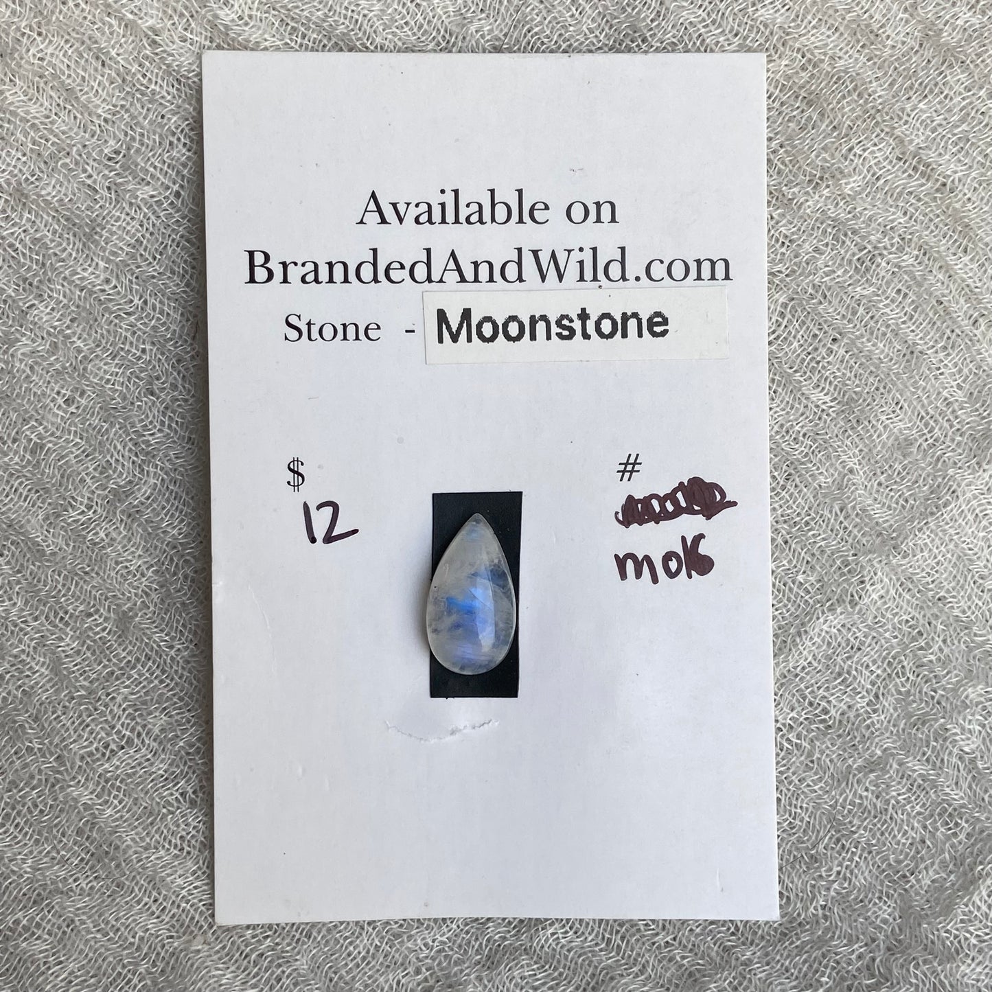 Moonstone cabochon - M016