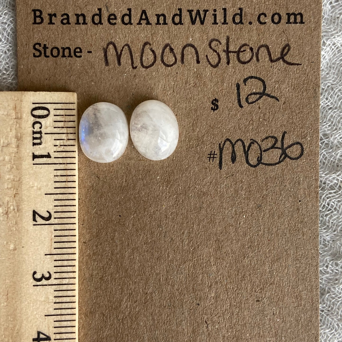 Moonstone cabochon - M036