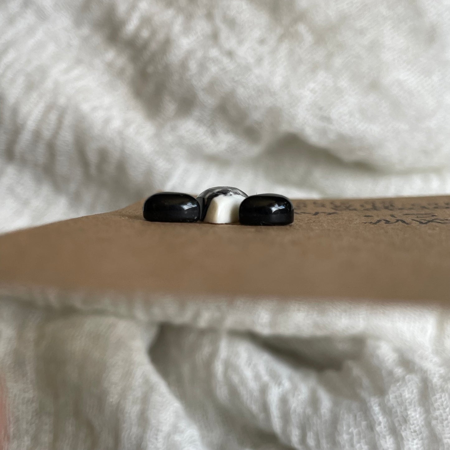 White Buffalo / Black Onyx Cabochon - MIX213