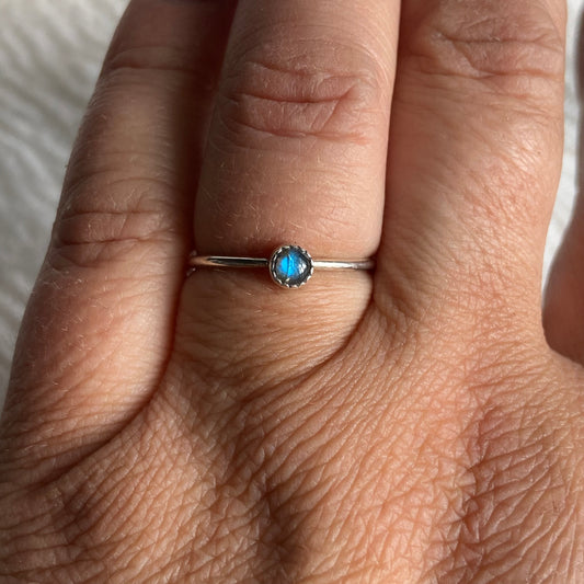 Sterling Silver Ring - R122 Size - 7.5