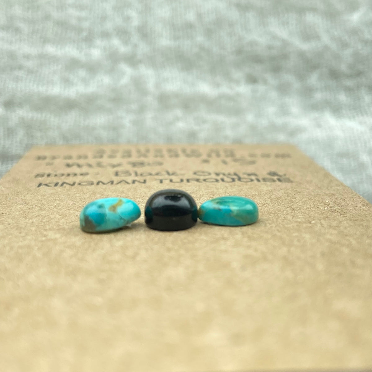 Kingman / Black Onyx Cabochon - MIX80