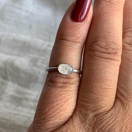 Sterling Silver Ring - R13  Size - 4