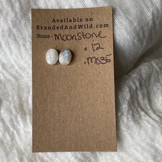 Moonstone cabochon - M035