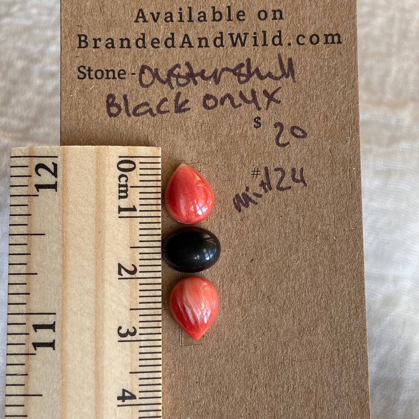 Black Onyx /Oystershell Cabochon - MIX124