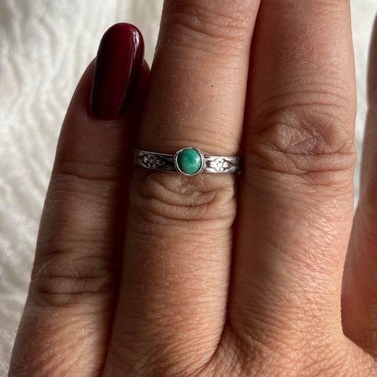Sterling Silver Ring - R65  Size - 6.5
