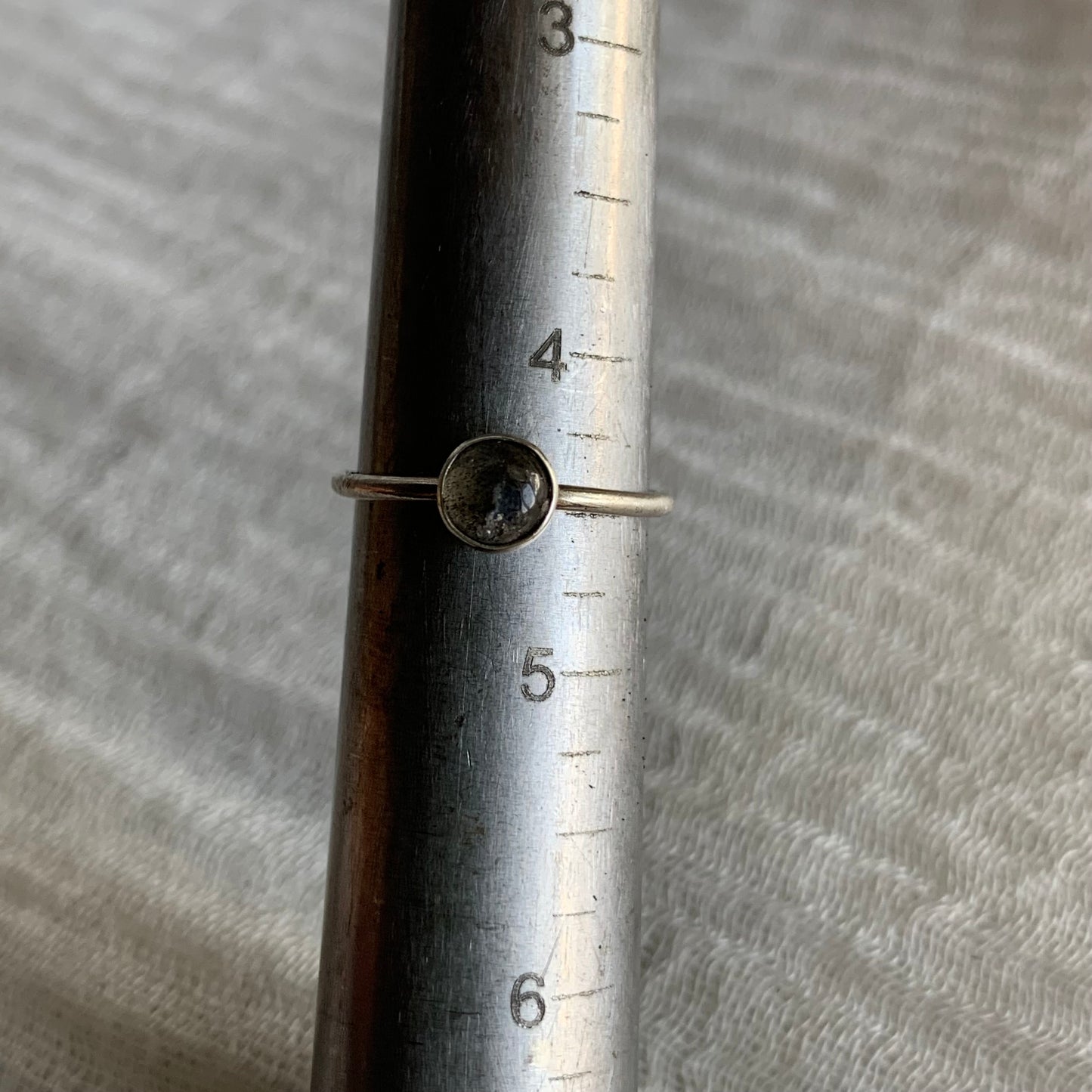Sterling Silver Ring - R24  Size - 4.5