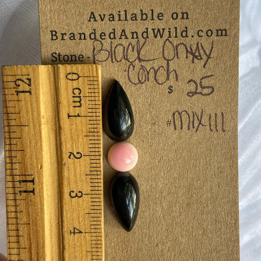 Pink Conch / Black Onyx Cabochon - MIX111