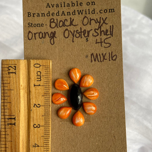 Oyster Shell / Black Onyx Cabochon - MIX16