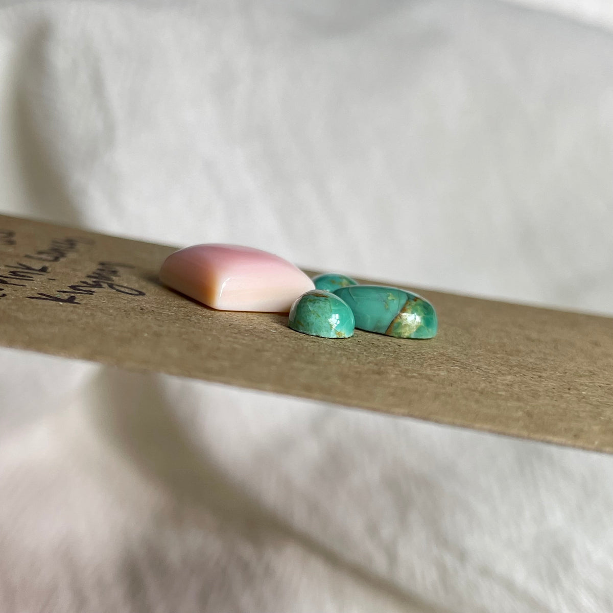 Pink Conch / Kingman Turquoise Cabochon - PK23