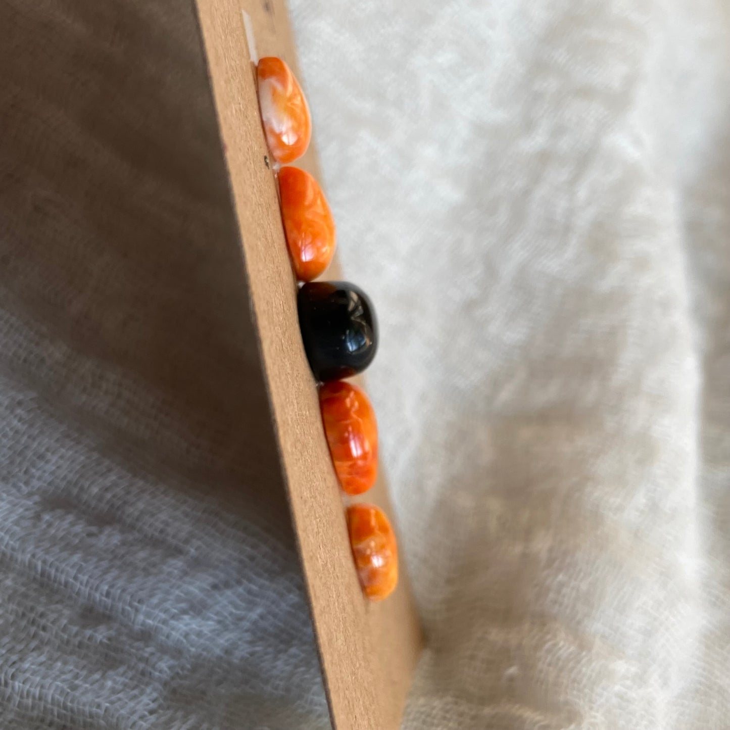 Black Onyx /Oystershell Cabochon - MIX100