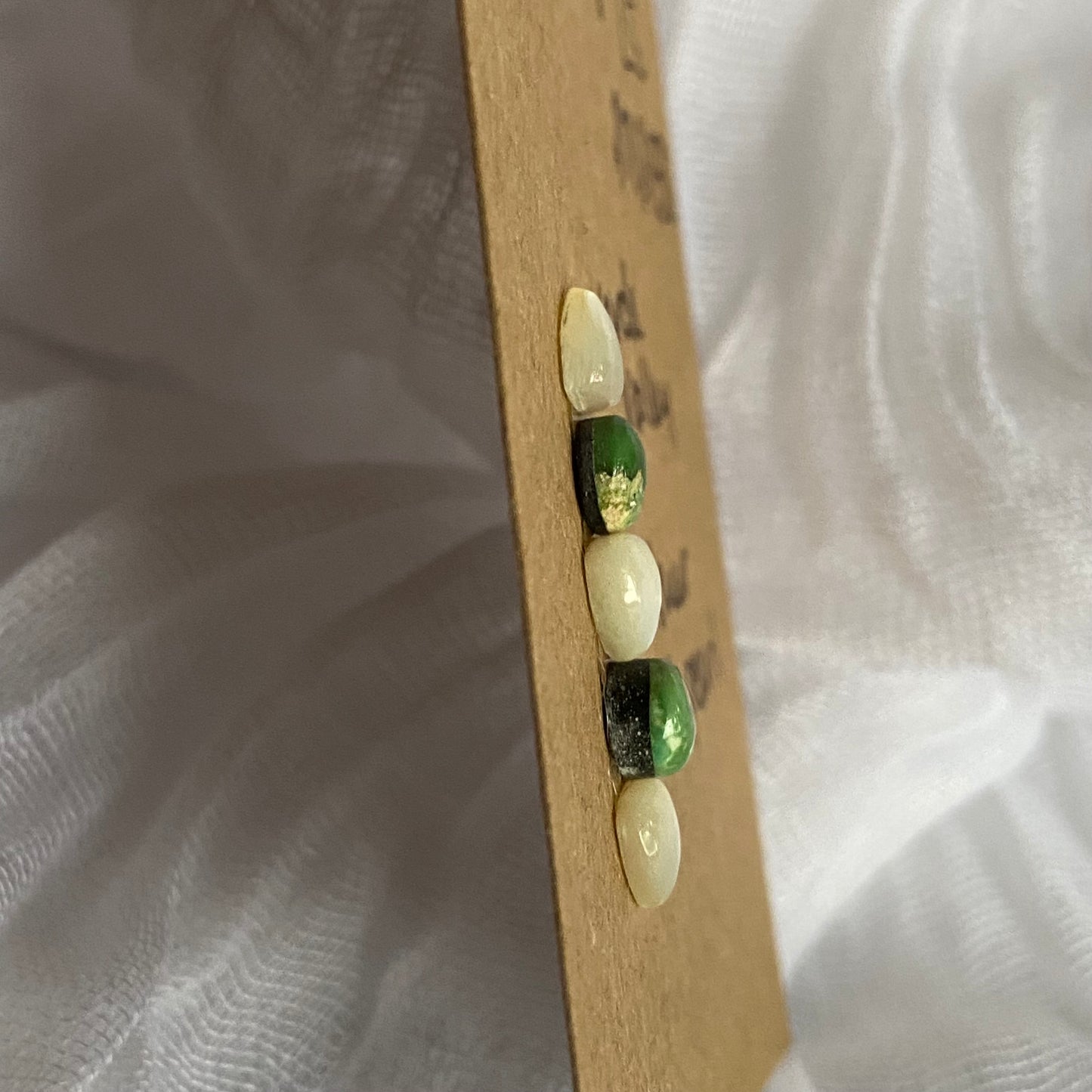 Mother of Pearl / Verde Valley Cabochon - MIX150