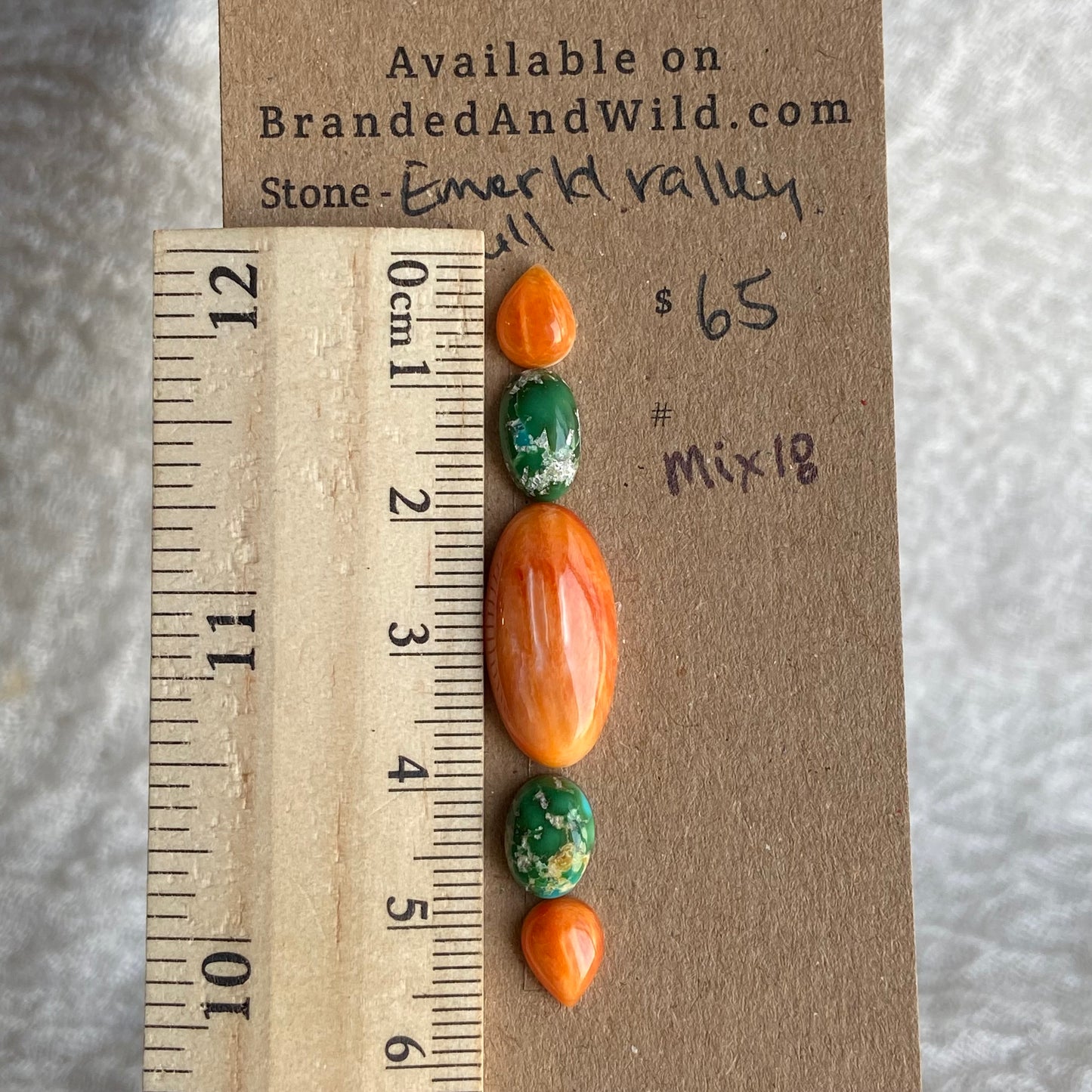 Oyster Shell - Emerald Valley Cabochon - MIX18