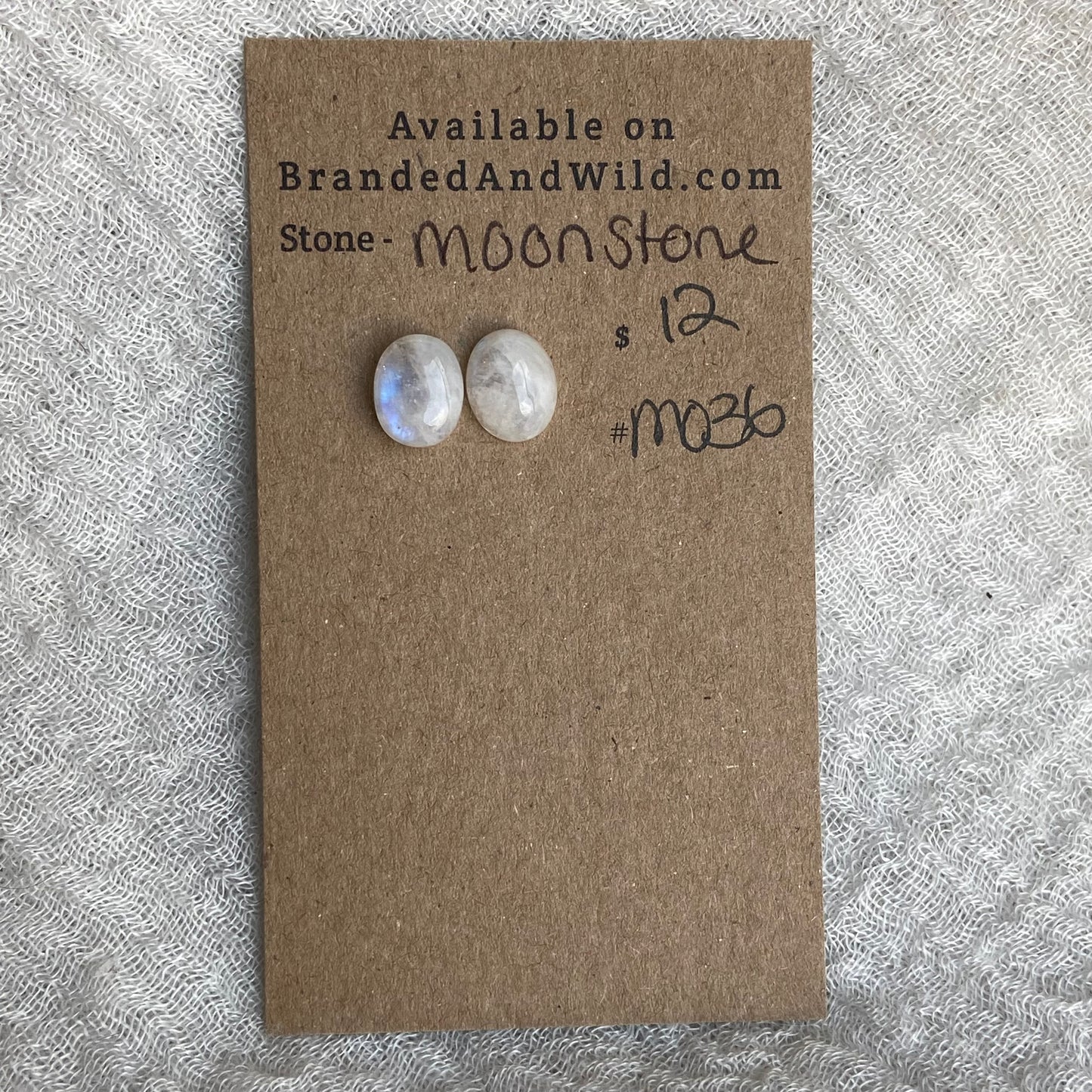 Moonstone cabochon - M036