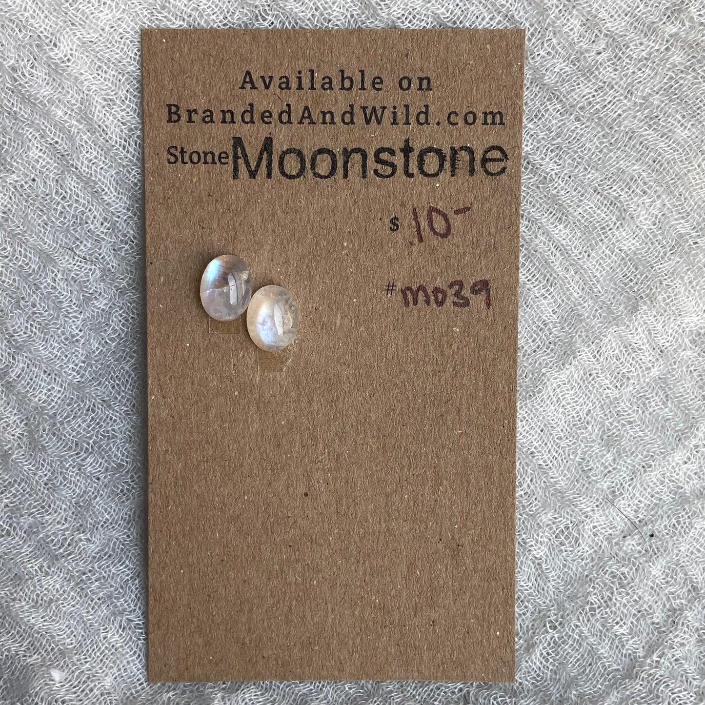 Moonstone cabochon - M039