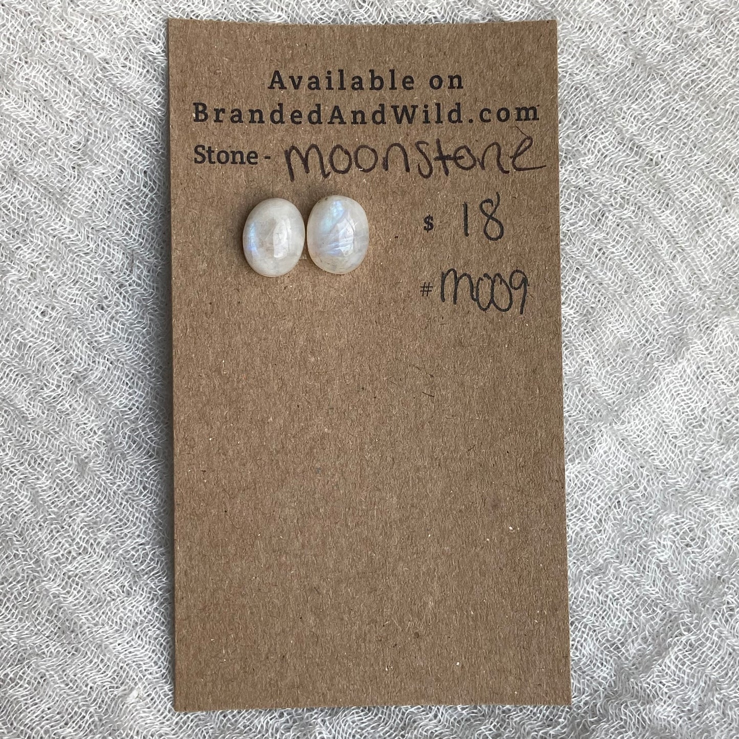 Moonstone cabochon - M009