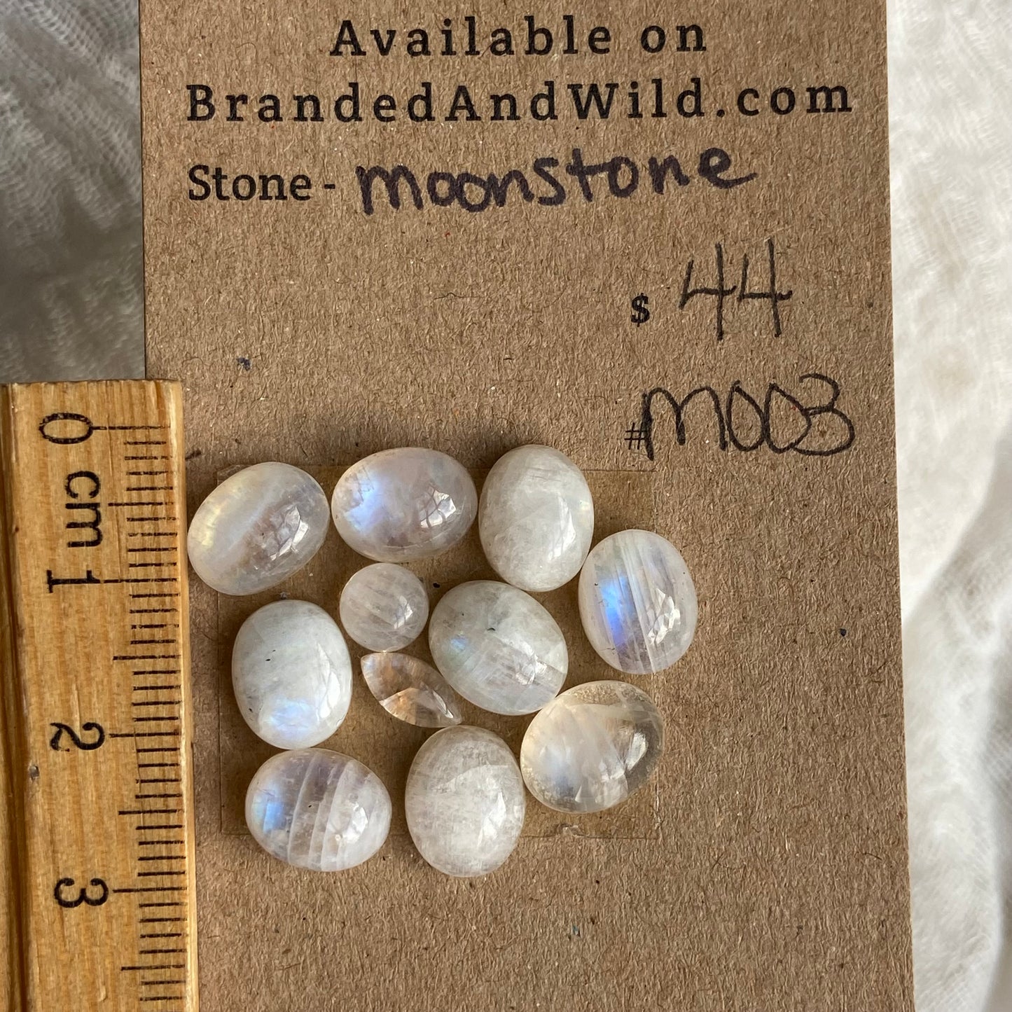 Moonstone cabochon - M003