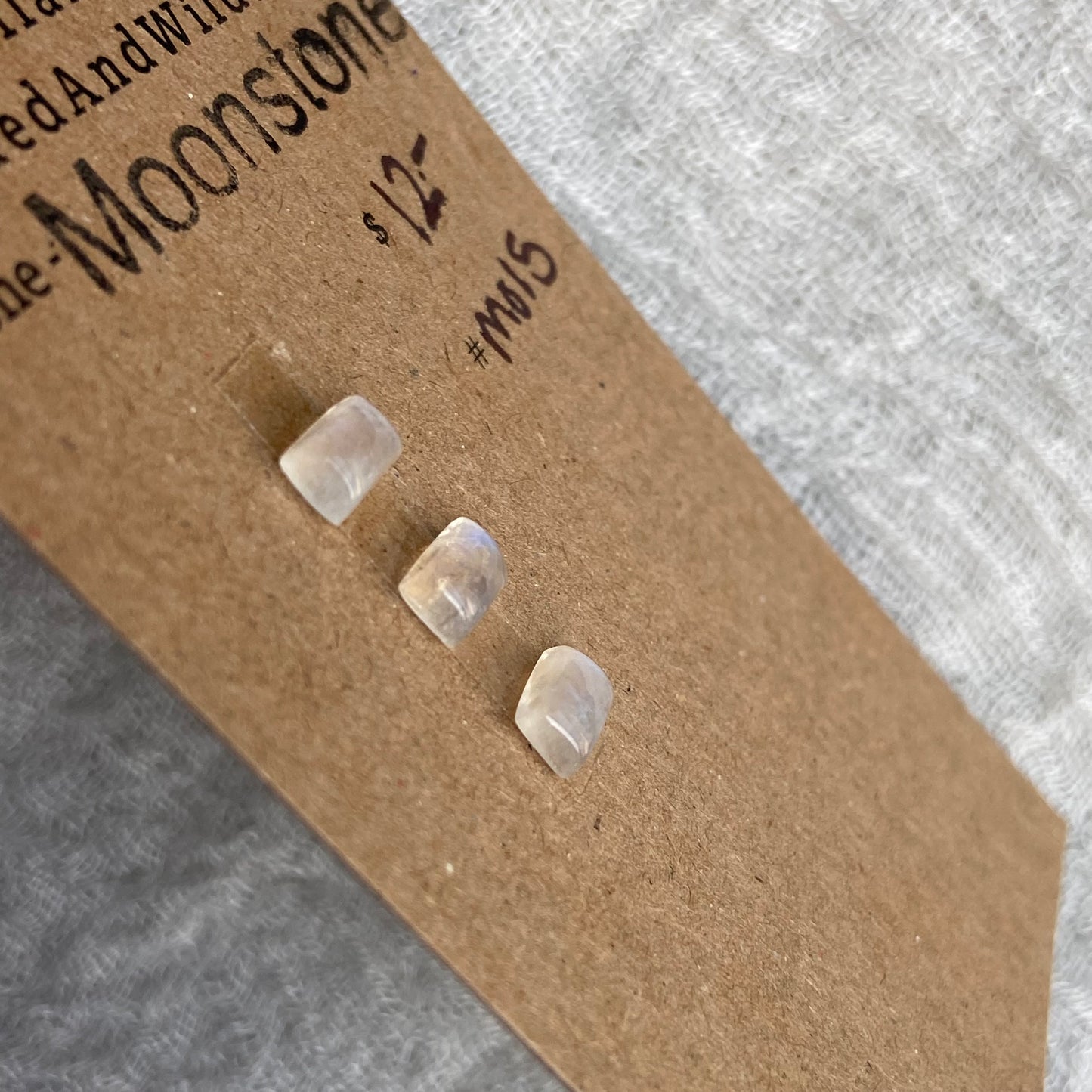 Moonstone cabochon - M015