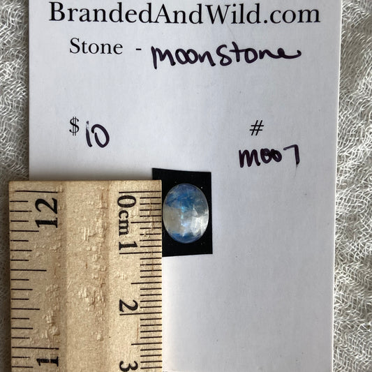 Moonstone cabochon - M007