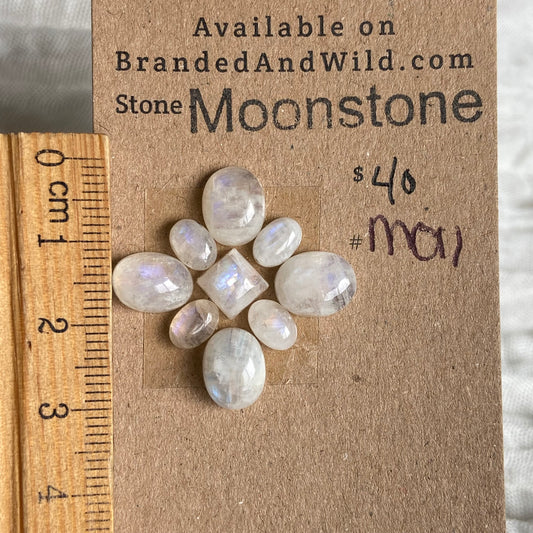 Moonstone cabochon - M011 33E4F50A-698B-4623-9DC5-81C30102B9EF Brandedandwild.com