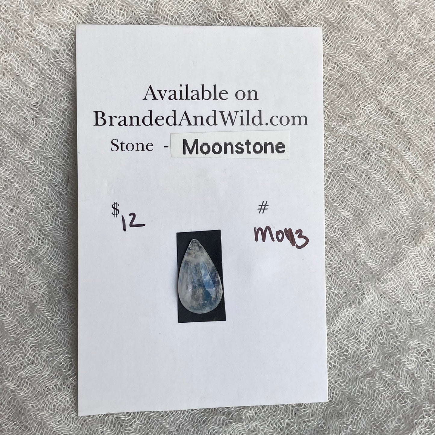 Moonstone cabochon - M013