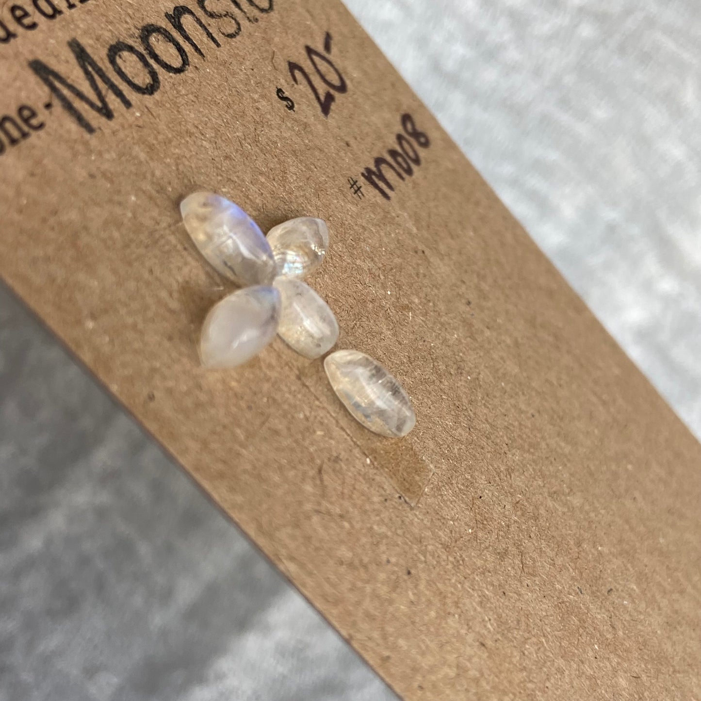 Moonstone cabochon - M008