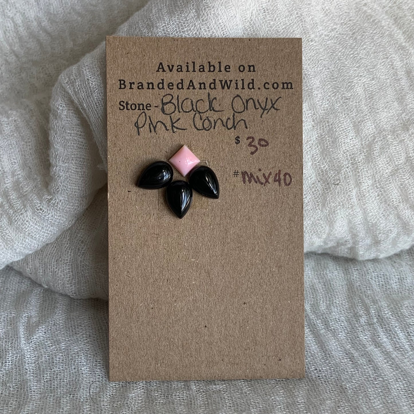 Pink Conch / Black Onyx Cabochon - Mix40