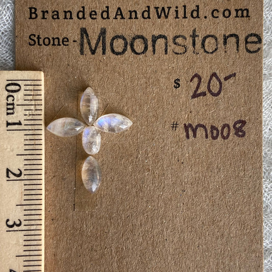 Moonstone cabochon - M008