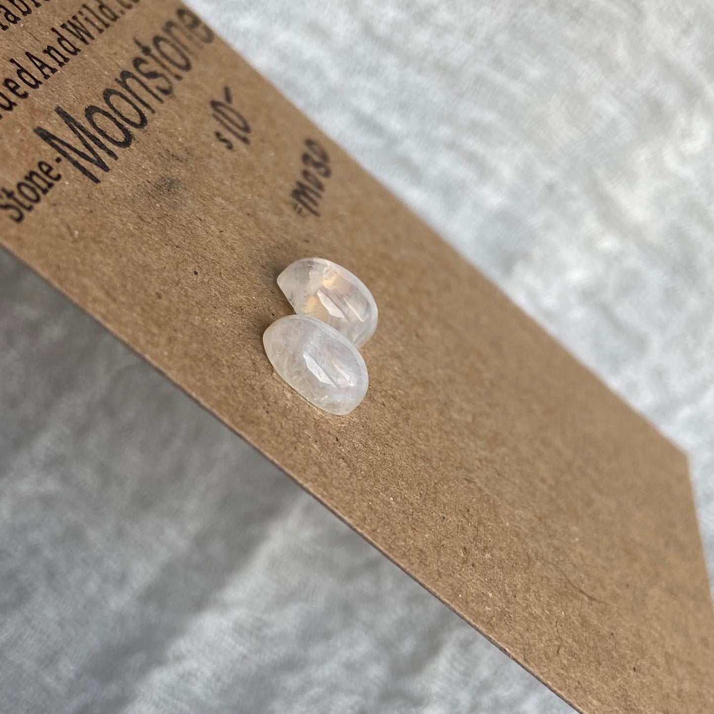 Moonstone cabochon - M030