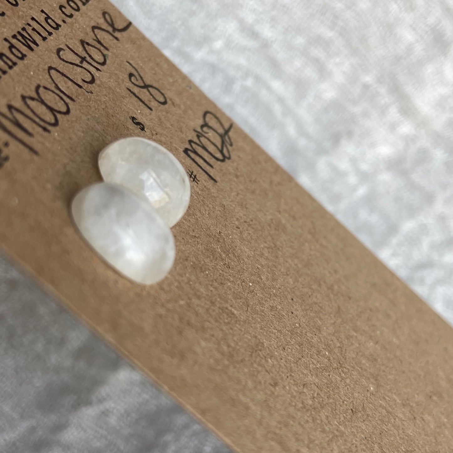 Moonstone cabochon - M022