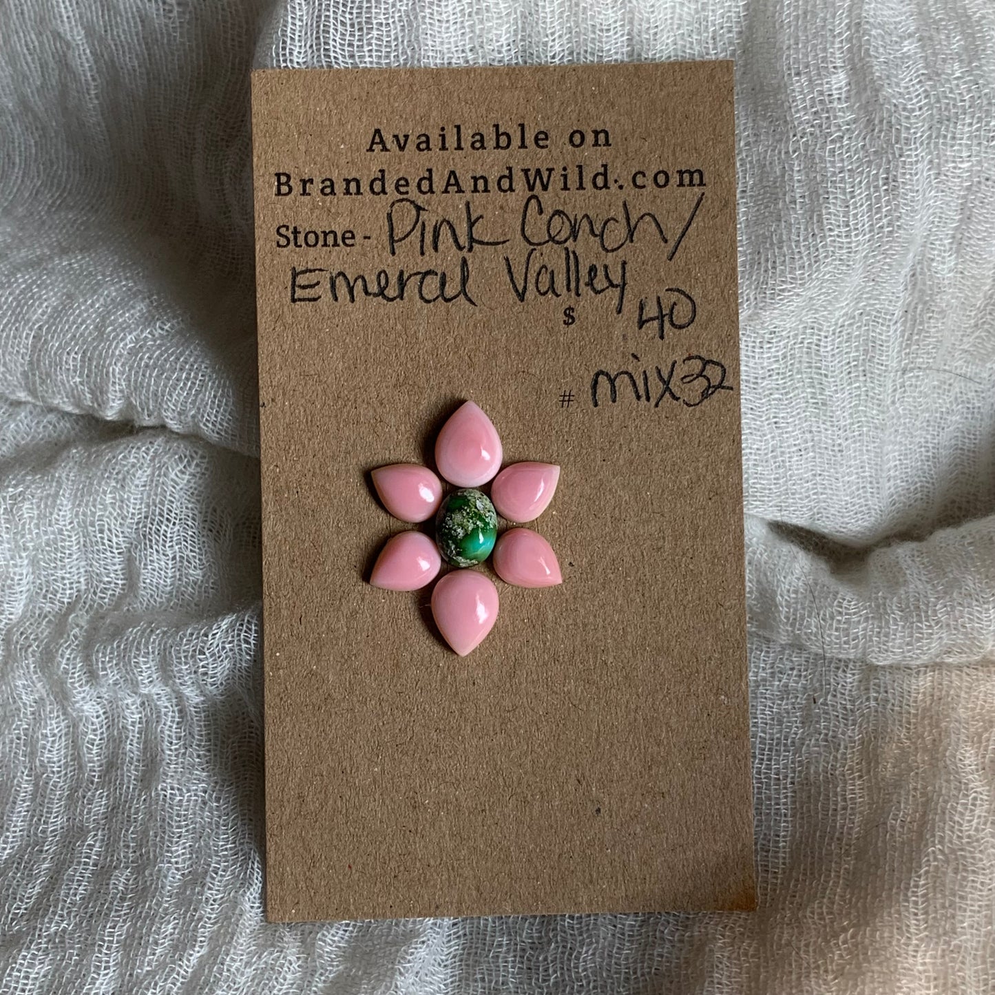 Emerald Valley / Pink Conch Cabochon - Mix32