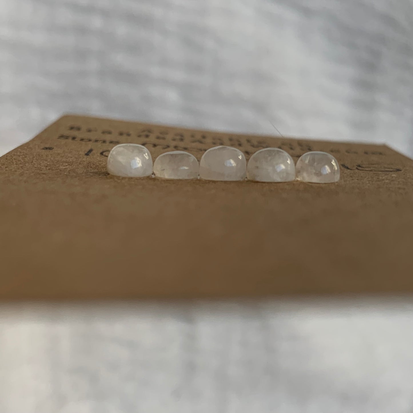 Moonstone cabochon M015