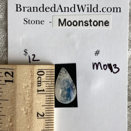 Moonstone cabochon - M013