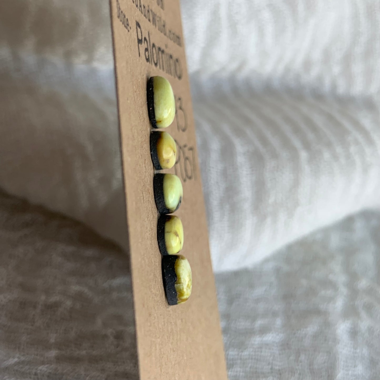 Palomino Cabochon - P057