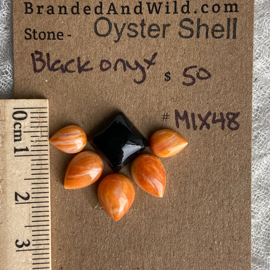 Oystershell - Black Onyx Cabochon - MIX48