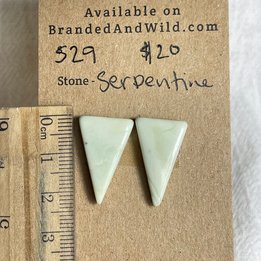 Serpentine - Cabochon - S29 50BFD808-5999-40F7-BB59-C59F09242448 Brandedandwild.com