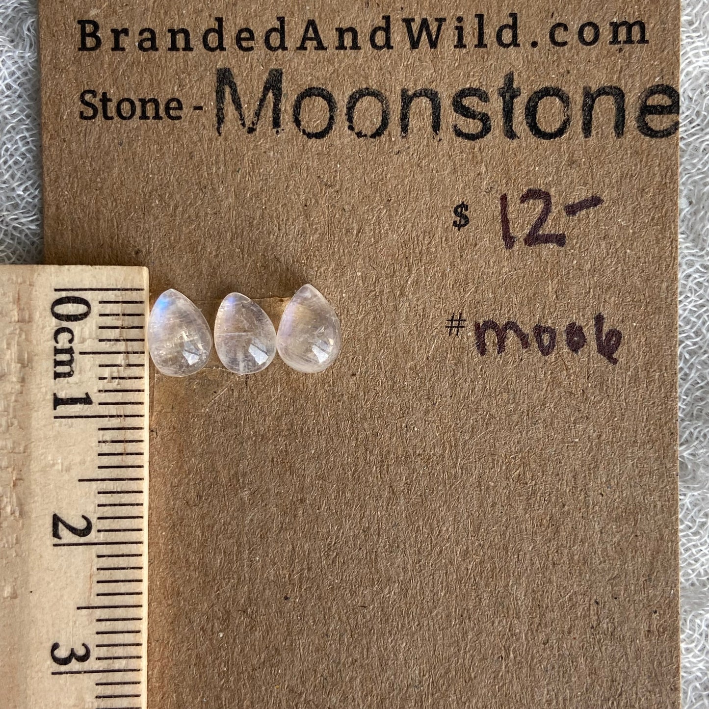Moonstone cabochon - M006