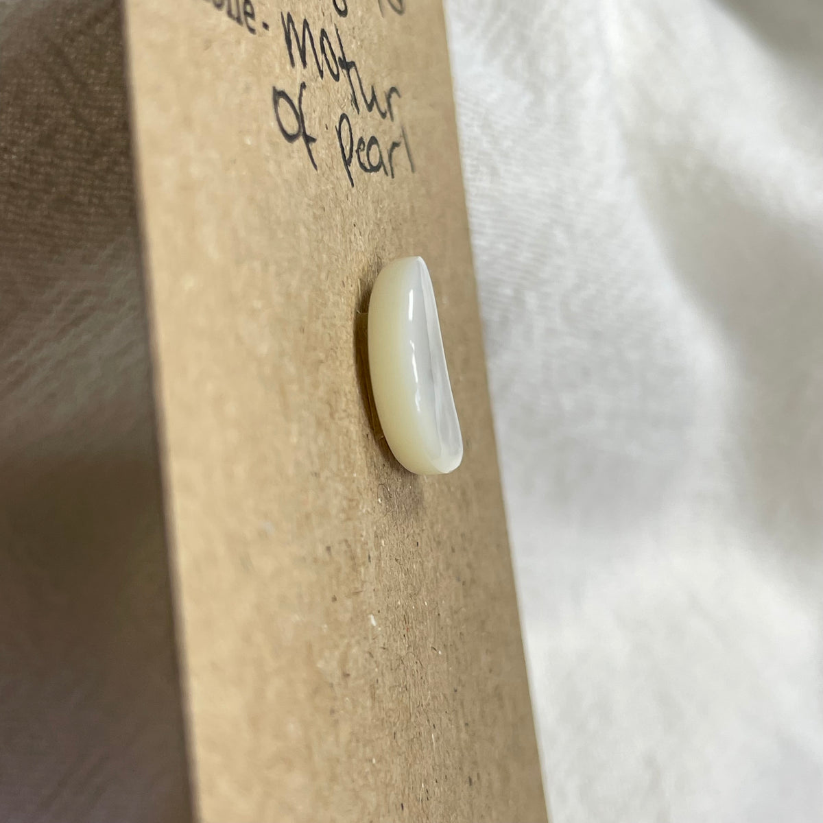 Mother of pearl cabochon - MP08