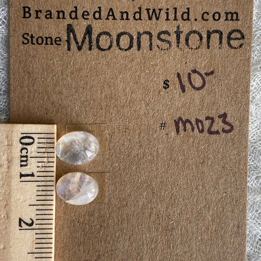 Moonstone cabochon - M023