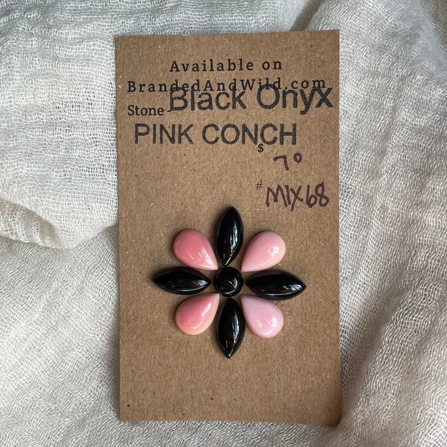Pink Conch / Black Onyx Cabochon - Mix68