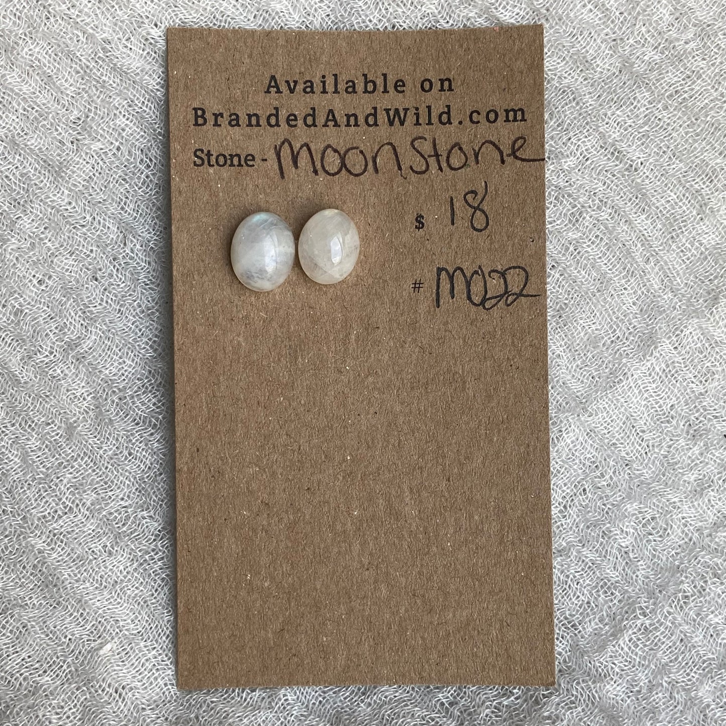 Moonstone cabochon - M022