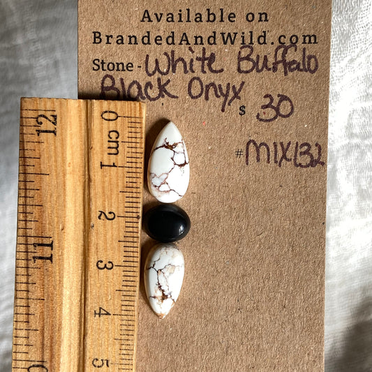 White Buffalo / Black Onyx Cabochon - MIX132
