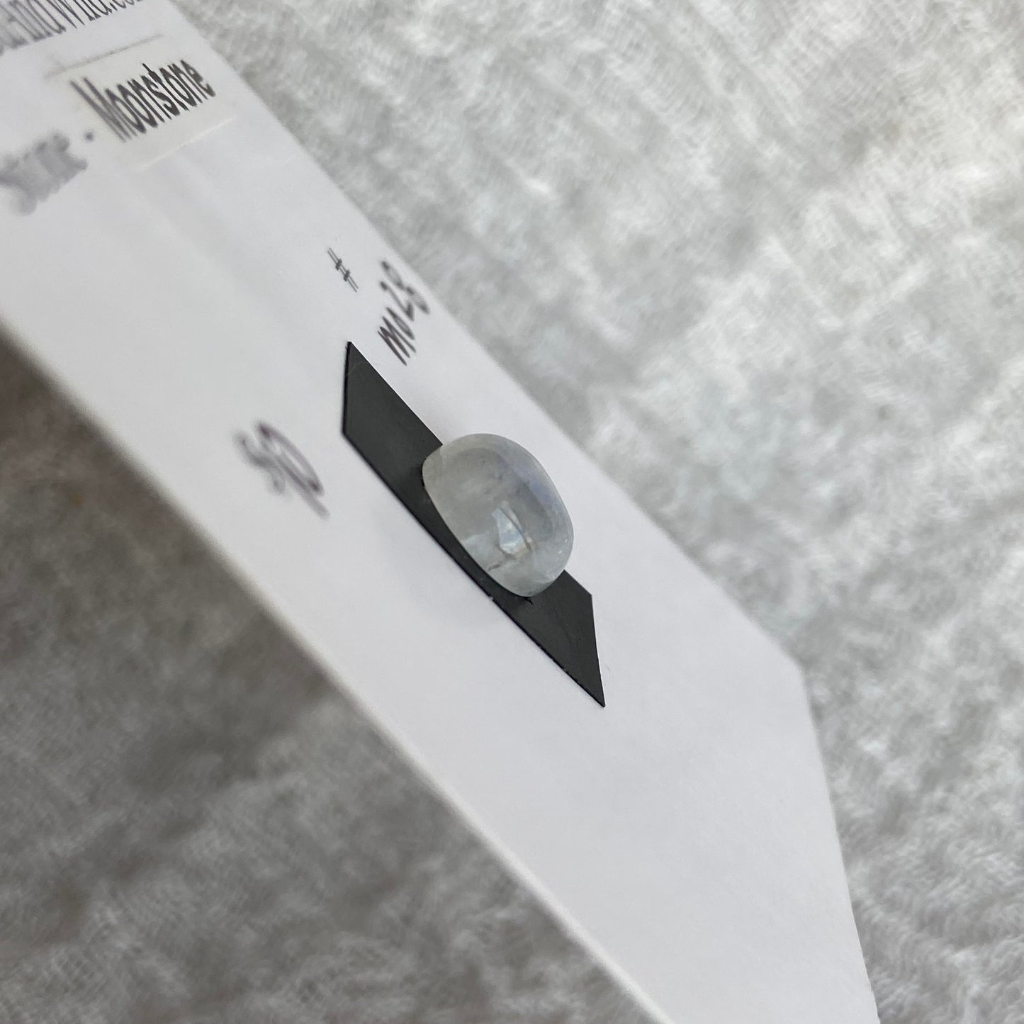 Moonstone cabochon - M028