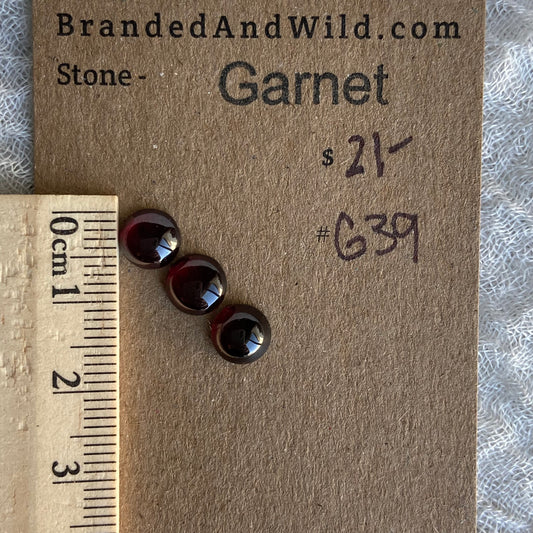 Garnet Cabochon - G39