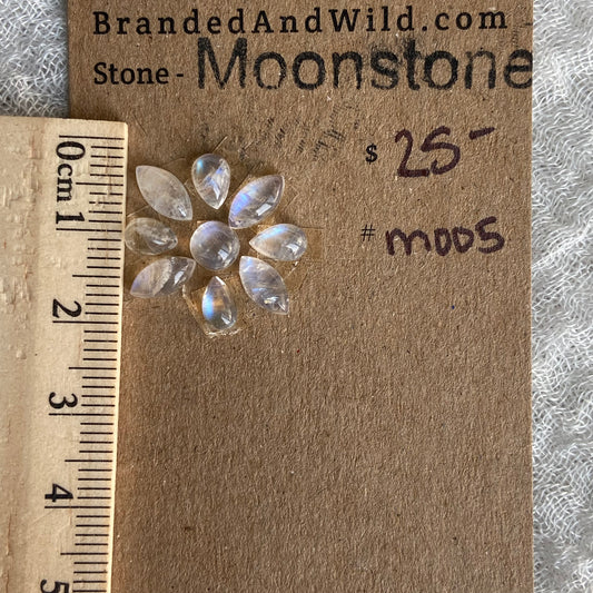 Moonstone cabochon - M005