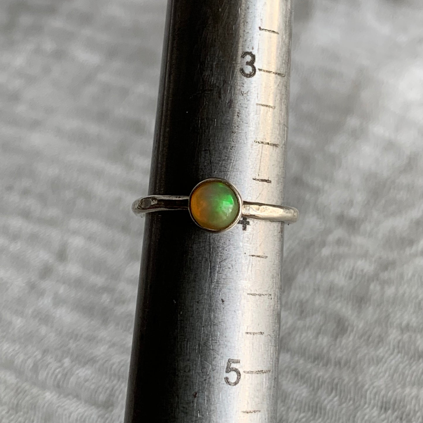 Sterling Silver Ring - R11  Size - 4