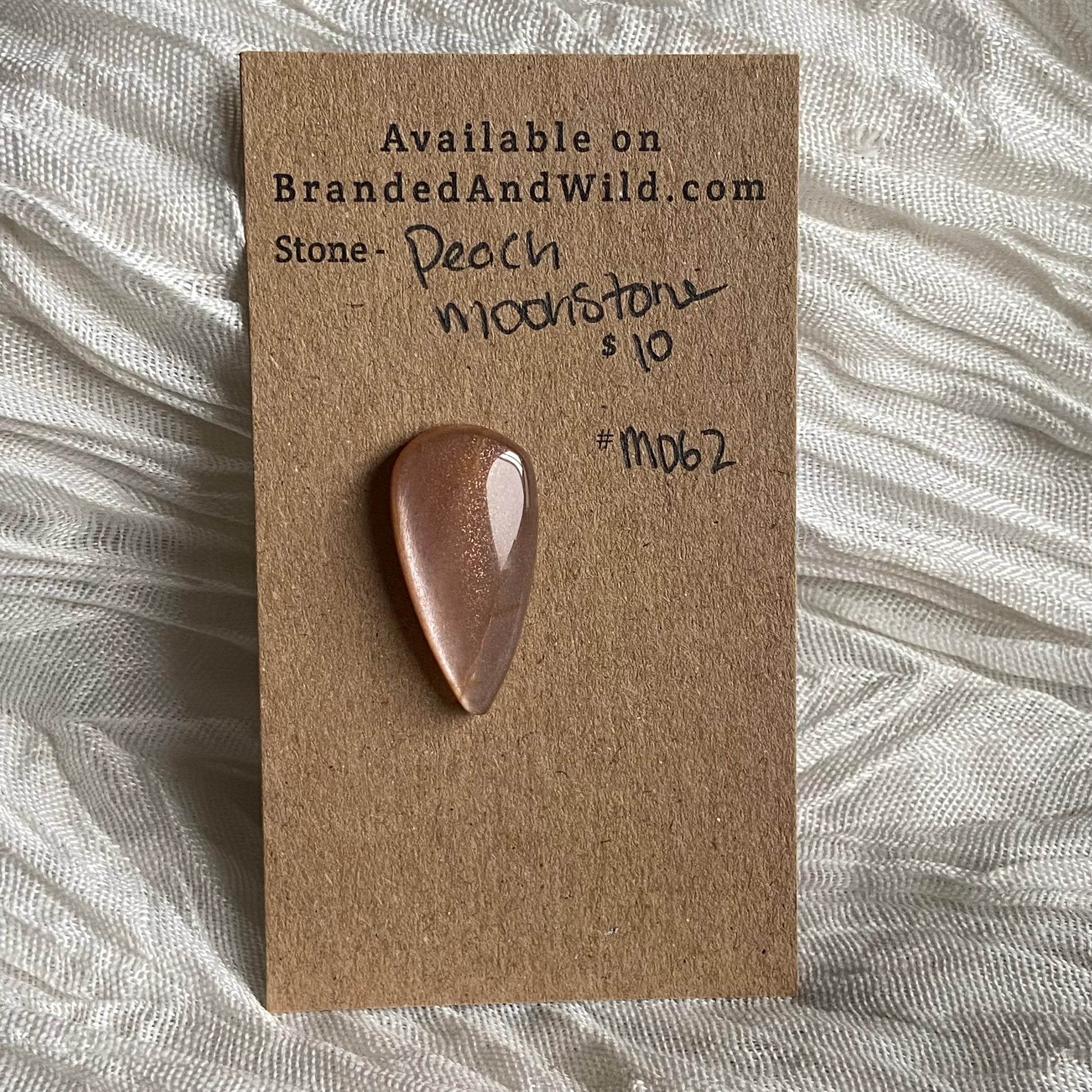 Peach Moonstone Cabochon - M062 5E7D6CE0-0541-4822-BBD8-26E1C15346DB Brandedandwild.com