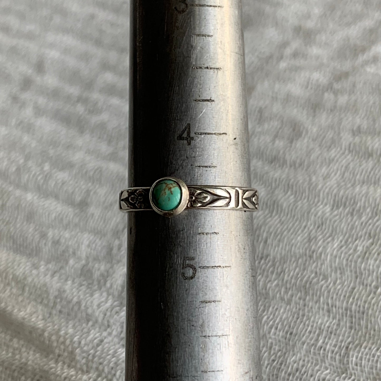 Sterling Silver Ring - R10  Size - 4.5