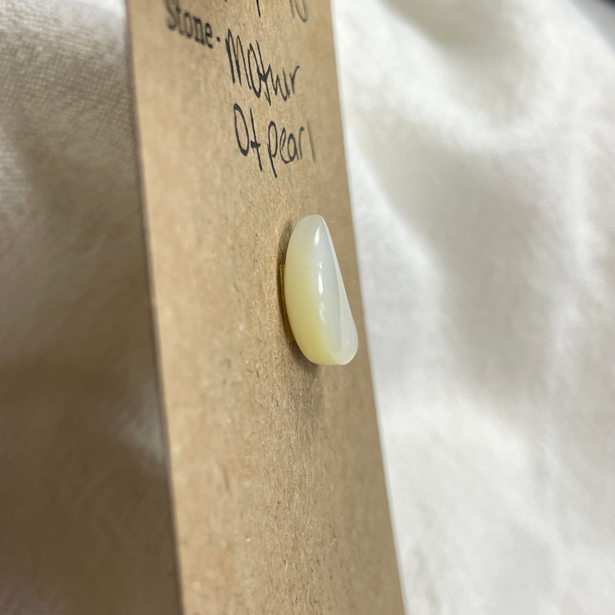 Mother of pearl cabochon - MP09